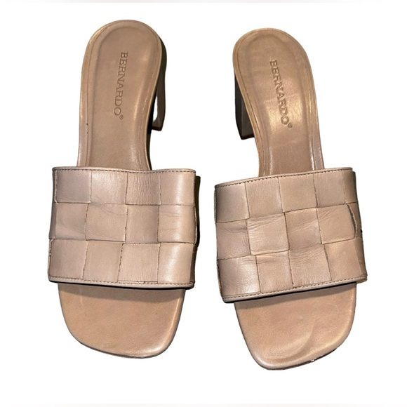 Bernardo beige/nude woven slip on sandals with 2” block heel size 9M - Picture 3 of 9